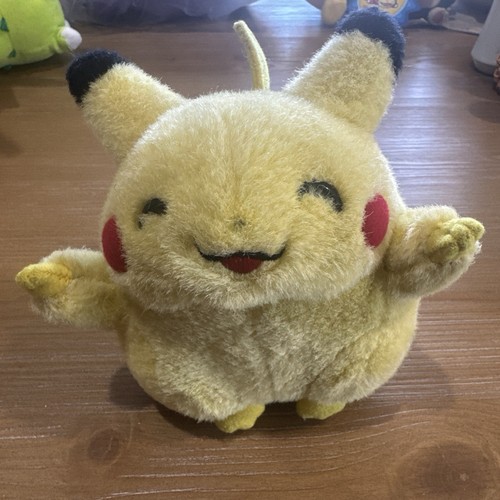 Pikachu pokemon tomy smiling - pikachu,
